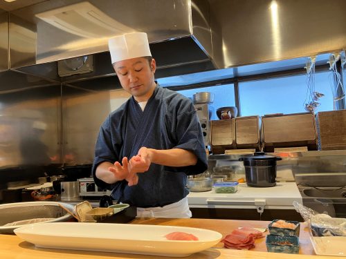 一つ一つが、繊細な味わいのにぎり。下処理から始まり、最高の状態で客の前に